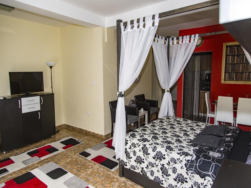 Apart Hotel Kalonis Скопье Экстерьер фото